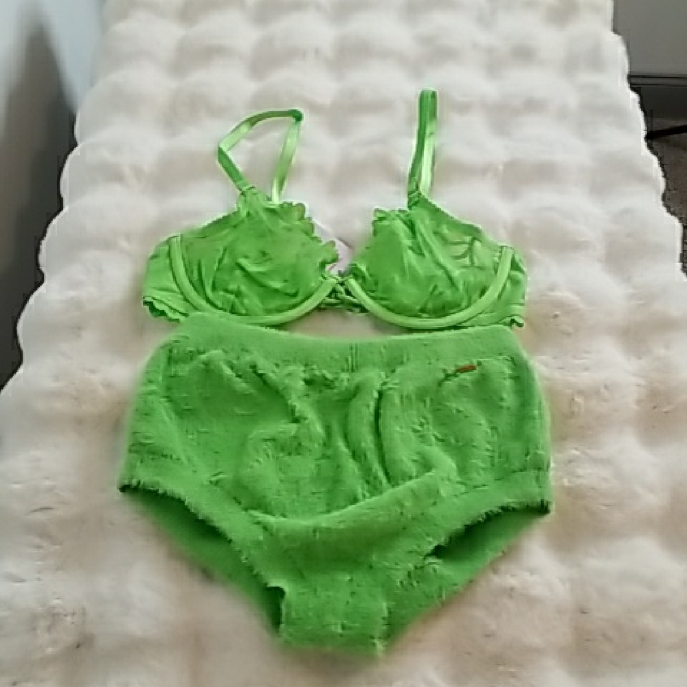 Savage X Fenty Vibrant Green Bra Set